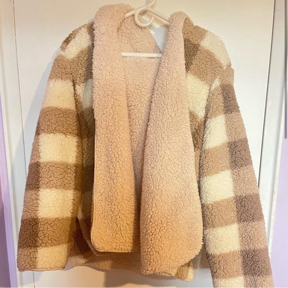 Cream/tan oversized Sherpa